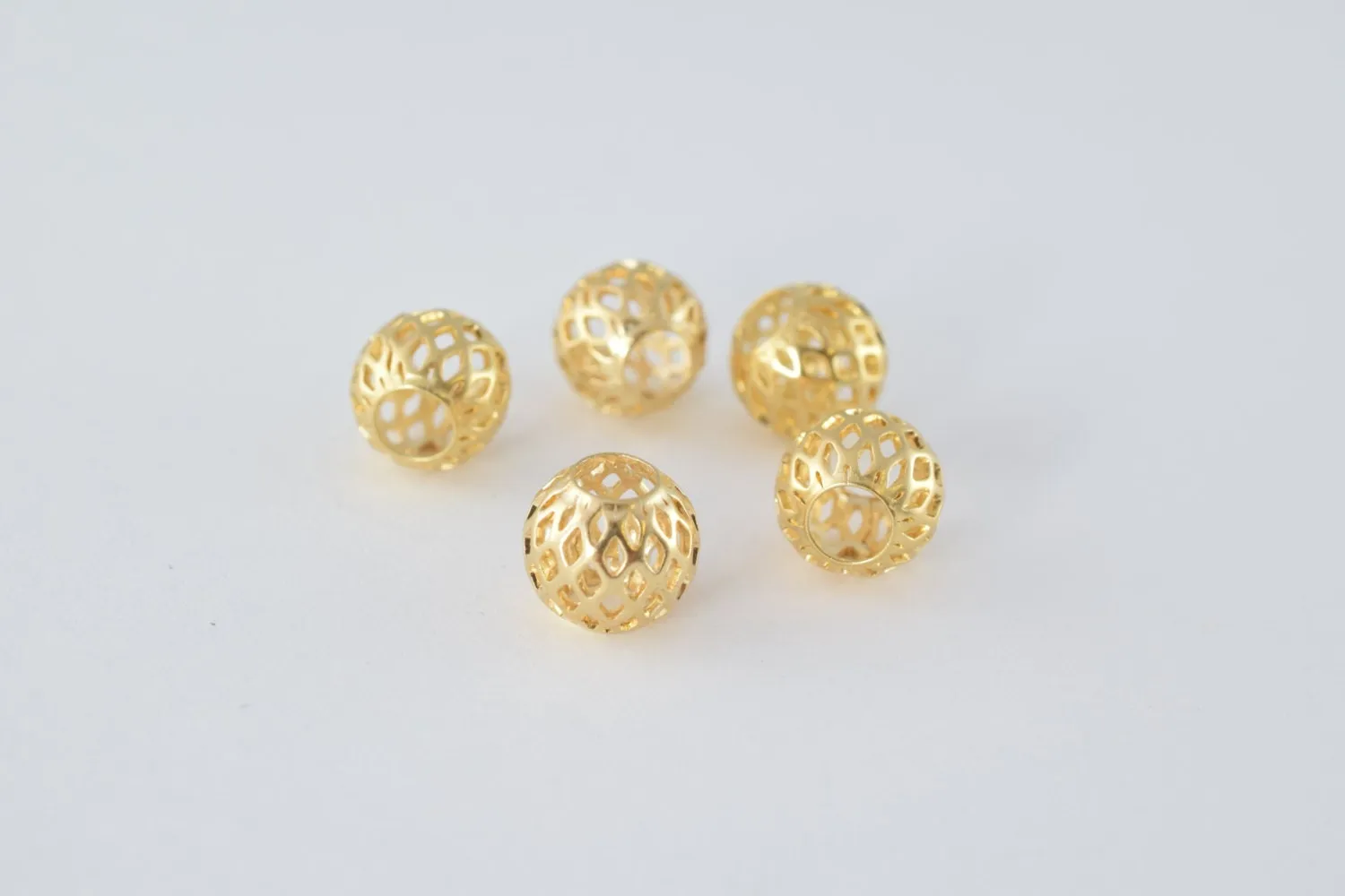 18K Gold Plated Diamond Cut Hollow Beads - Delicate Filigree Round Beads with Detailed Hole for Elegant Jewelry Making