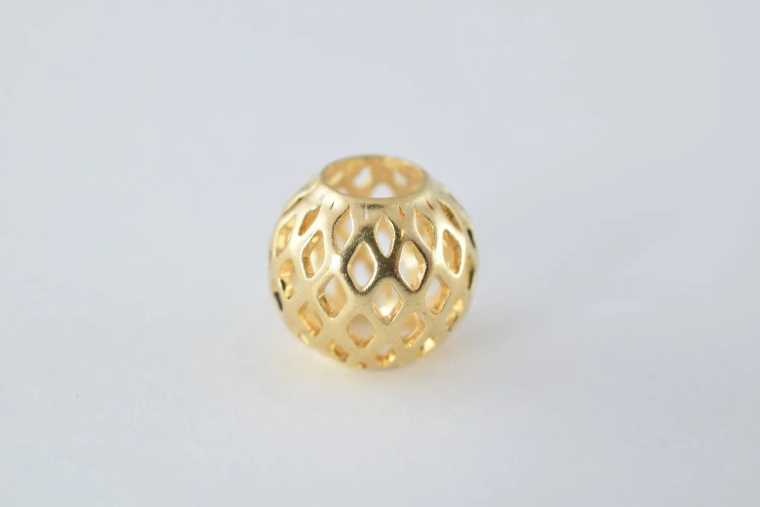 18K Gold Plated Diamond Cut Hollow Beads - Delicate Filigree Round Beads with Detailed Hole for Elegant Jewelry Making